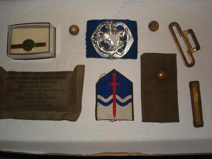 Baret emblemen Huzaren Prins van Oranje, Verzamelen, Militaria | Algemeen, Landmacht, Embleem of Badge, Nederland, Ophalen