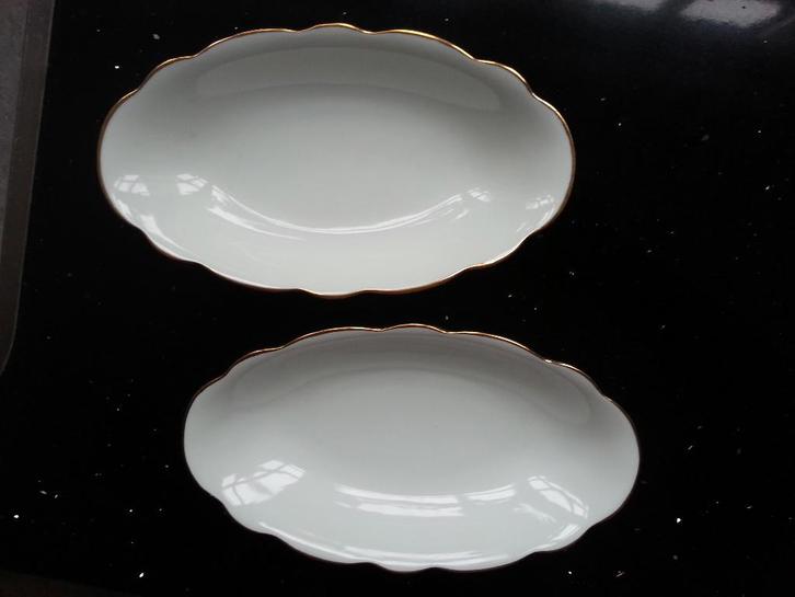 Brocante Czechoslovania 2 vleesschaaltjes wit en goud randje, Antiek en Kunst, Curiosa en Brocante, Ophalen of Verzenden