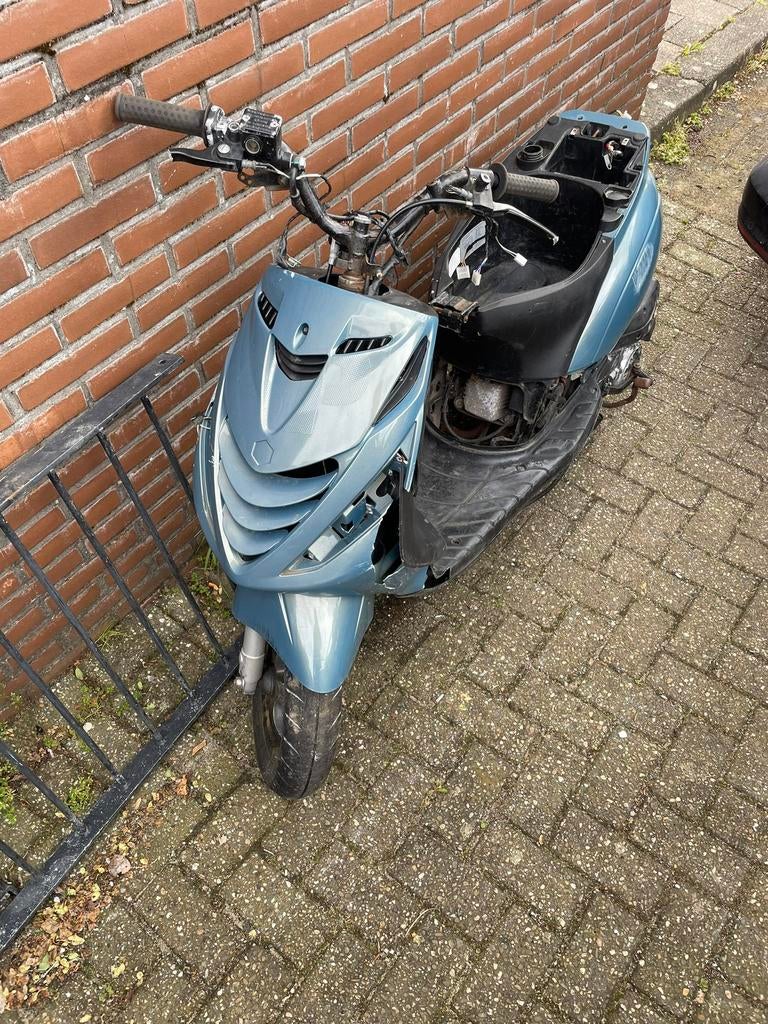 Zip 2000 zonder 123 voor onderdelen of 125 - 180 project, Fietsen en Brommers, Scooters | Piaggio, Ophalen of Verzenden, Zo goed als nieuw