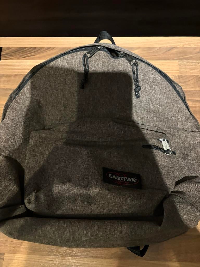Eastpak rugtas - Grijs, Sieraden, Tassen en Uiterlijk, Tassen | Rugtassen, 45 tot 60 cm, Gebruikt, 25 tot 40 cm, Ophalen of Verzenden