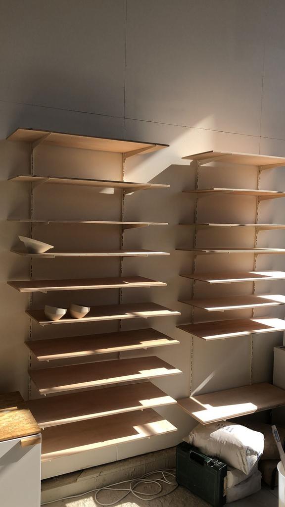 Wandplanken met ophang systeem., Ophalen, Minder dan 25 mm, Zo goed als nieuw, Plank