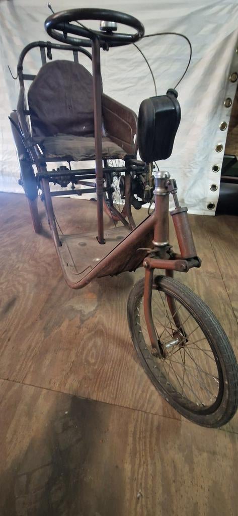 Antieke rolstoel met motor en pendelstuur, Ophalen