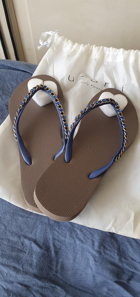 Uzurii Slippers met Blauwe Details en Strass - Maat 39/40, Slippers, Bruin, Uzurii, Ophalen of Verzenden
