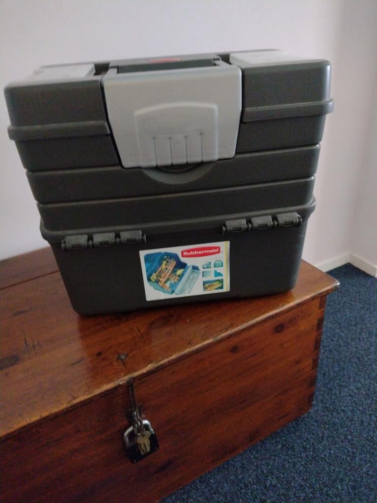 Rubbermaid toolbox, Ophalen