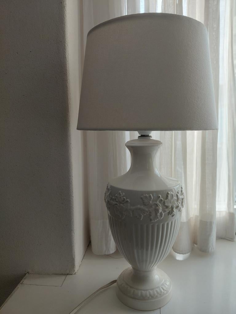 Elegante Wedgwood Edme tafellamp met gedetailleerde voet, 50 tot 75 cm, Ophalen of Verzenden, Zo goed als nieuw, Klassiek, Elegant