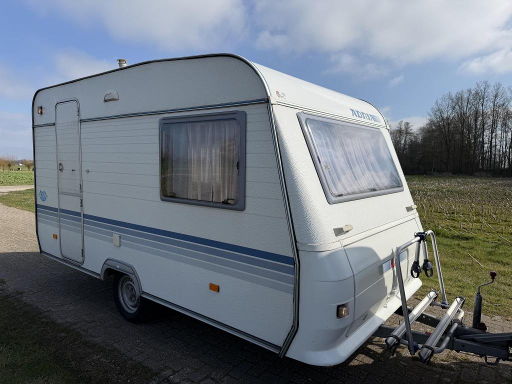 Adria Altea 361 PS, Caravans en Kamperen, Bedrijf, Koelkast, Adria, 500 - 750 kg