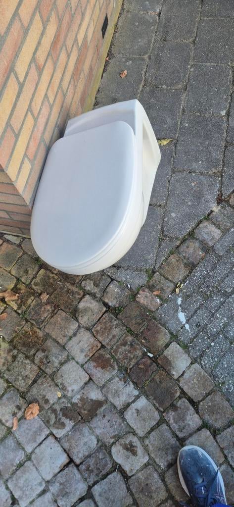 Gratis WC pot - Gebruikt toilet, Doe-het-zelf en Verbouw, Sanitair, Ophalen of Verzenden, Gebruikt, Toilet