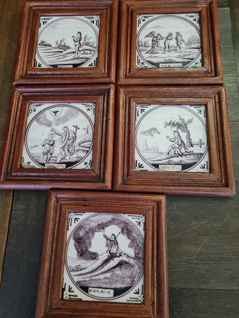 Antieke Tegeltjes 5 stuks met Religie beelden zeer uniek., Ophalen
