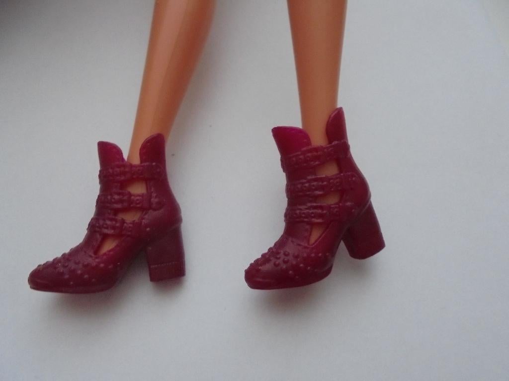 barbie schoenen ,laarzen .tasjes ,hoedjes enz nieuw, Ophalen of Verzenden, Nieuw, Accessoires