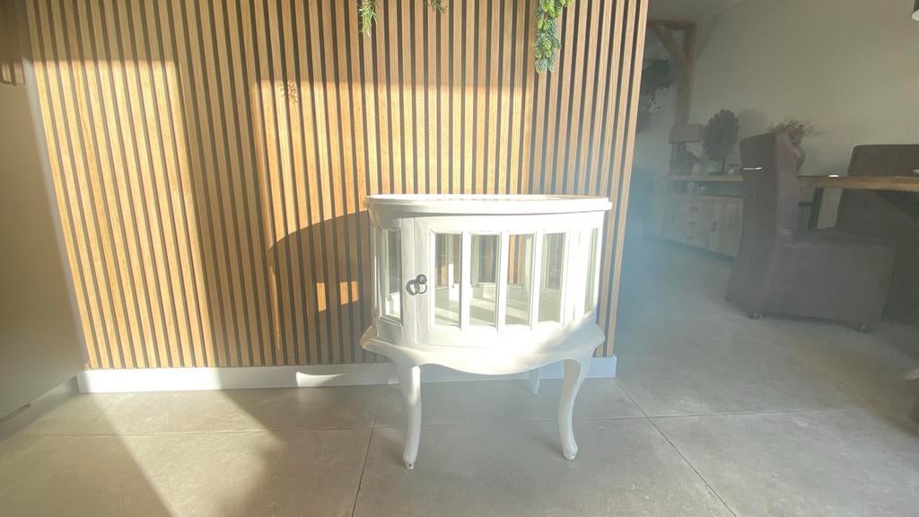 Charmant wit theekastje met glazen deurtjes, Ophalen