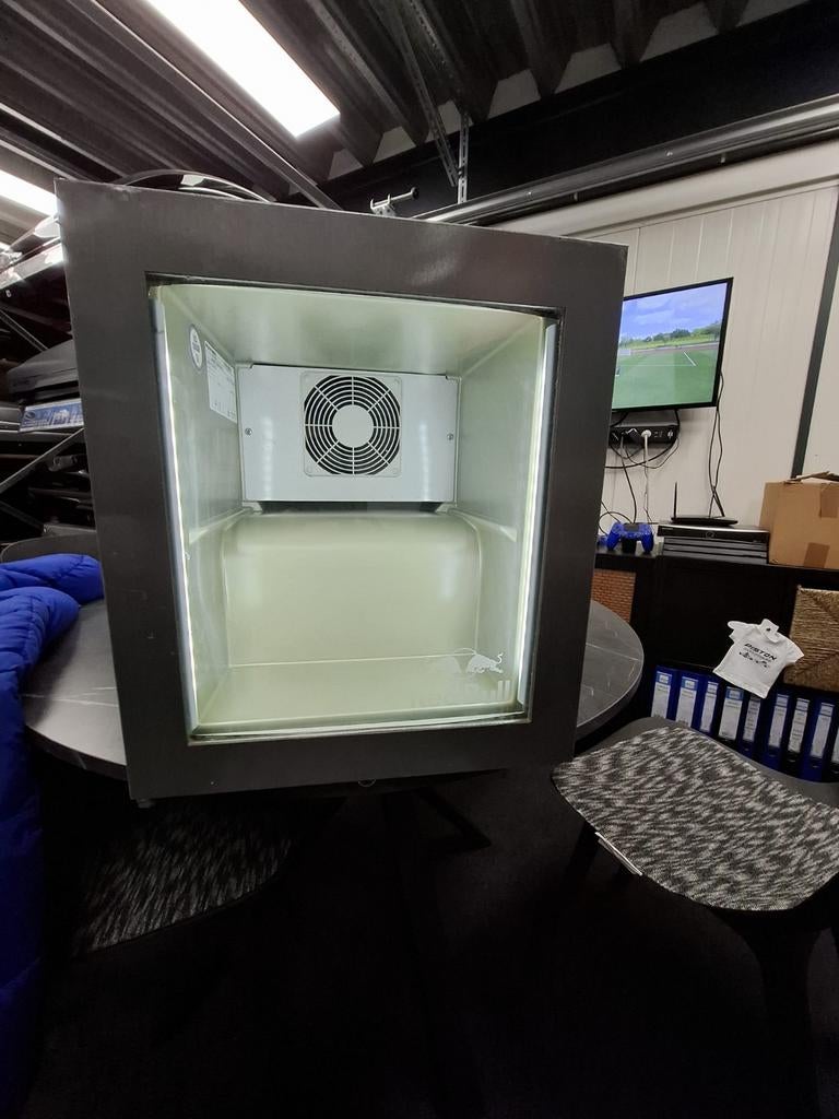 Originele ruime brede grote handige Red Bull koelkast, Ophalen of Verzenden, Minder dan 75 liter, Zonder vriesvak, Gebruikt