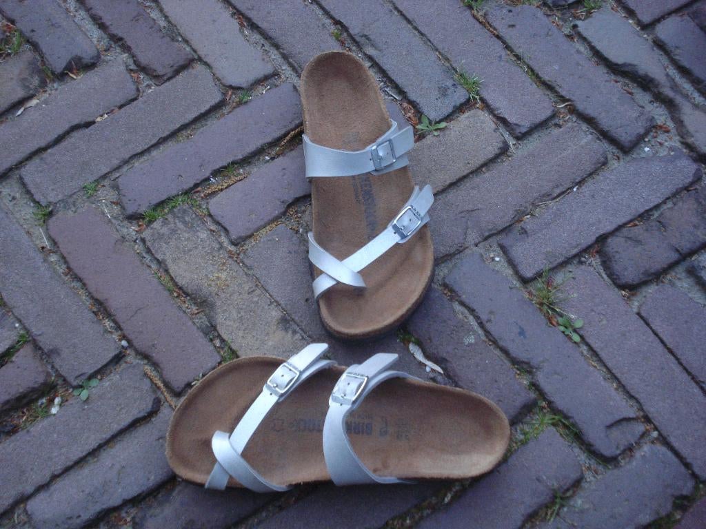 MAYARI BIRKENSTOCK 38 NIEUWSTAAT NU GRATIS VERZENDING POST, Kleding | Dames, Schoenen, Slippers, Overige kleuren, Verzenden, Zo goed als nieuw