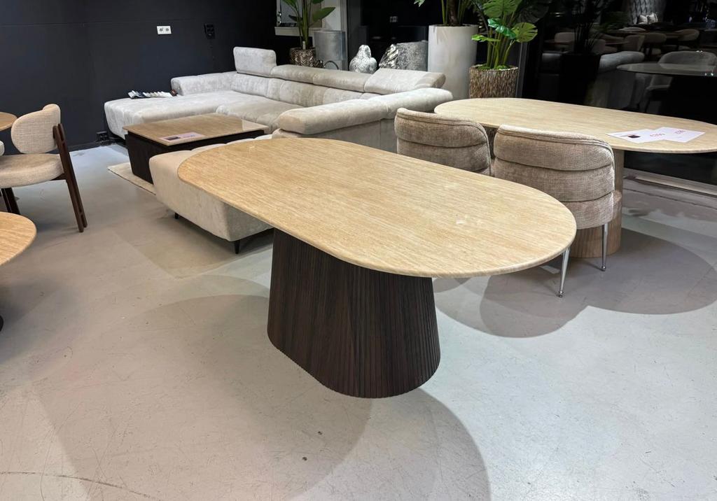 Ovale Travertine Eettafel - japandi design - 210cm, Huis en Inrichting, Tafels | Eettafels, 200 cm of meer, Zo goed als nieuw