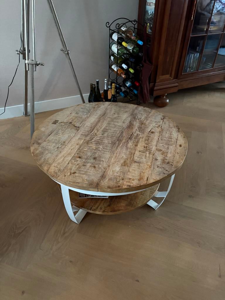 Ronde salontafel van mangohout met wit metalen onderstel, Huis en Inrichting, Tafels | Salontafels, Gebruikt, Rond, Minder dan 50 cm
