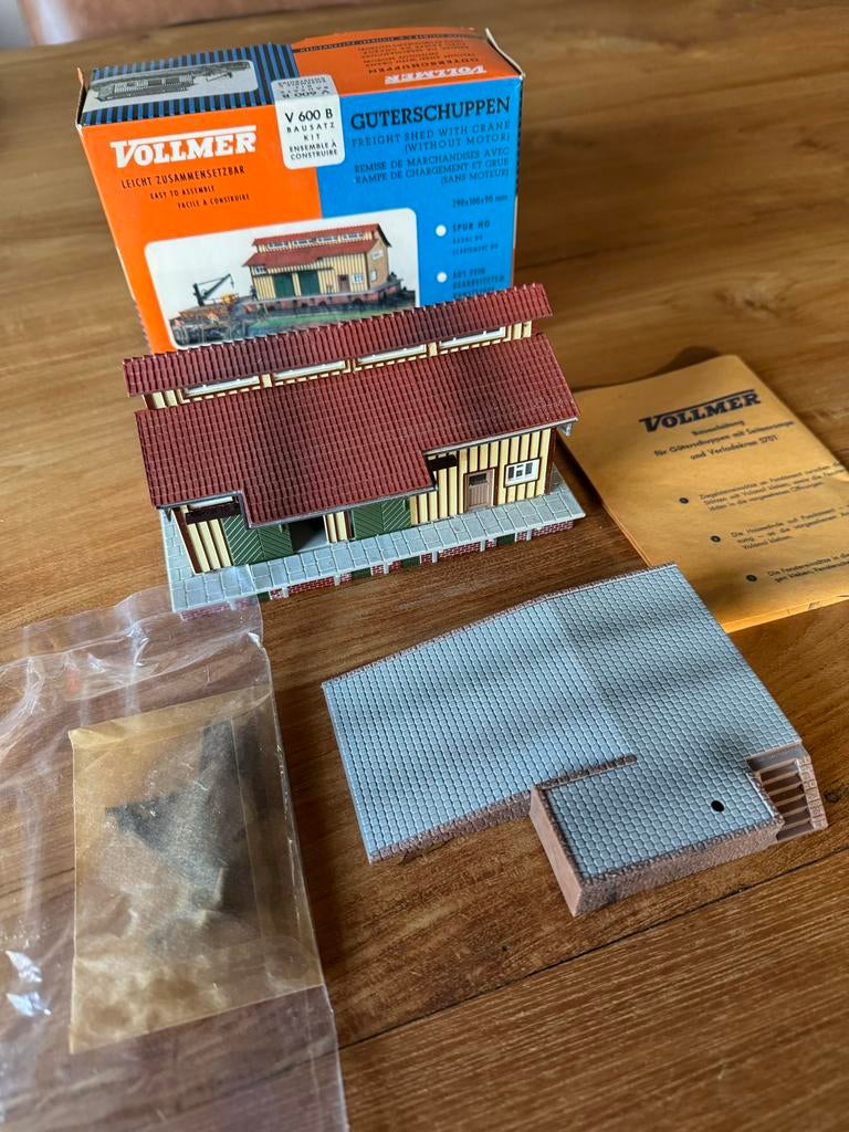 Vollmer V600B 1:87 goederenloods plateau met kraan, Hobby en Vrije tijd, Overige merken, Gelijkstroom of Wisselstroom, Brug, Tunnel of Gebouw