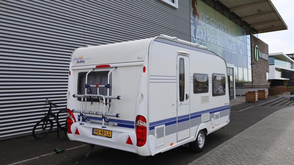 Hobby De Luxe 400 SF mover + airco + voortent, Caravans en Kamperen, Caravans, Hobby, Bedrijf, Treinzit, 750 - 1000 kg