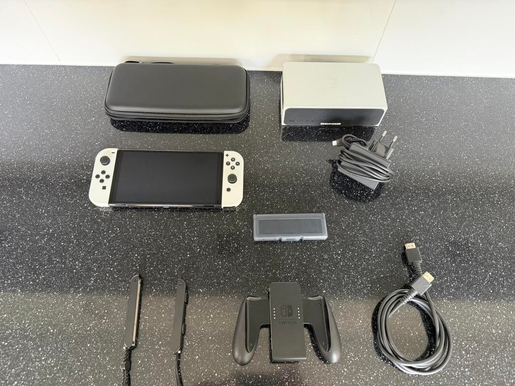 Nintendo Switch OLED | Compleet | Eventueel Spellen, Spelcomputers en Games, Games | Nintendo Switch, Overige genres, 1 speler