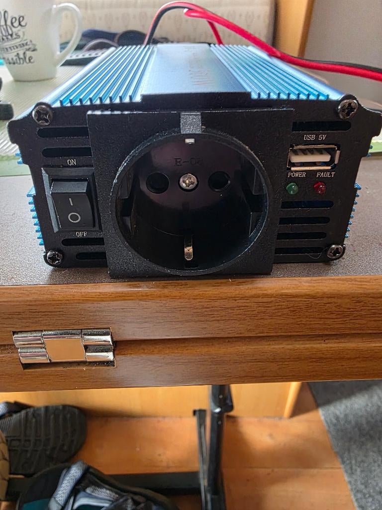 Omvormer van 12 volt naar 230 volt voor in de auto enz., Caravans en Kamperen, Ophalen, Zo goed als nieuw