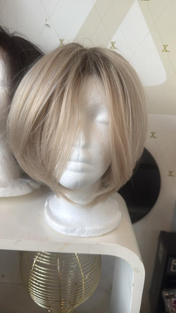 Blonde bob pruik, haarwerk met lok, Sieraden, Tassen en Uiterlijk, Uiterlijk | Haarverzorging, Ophalen of Verzenden, Gebruikt