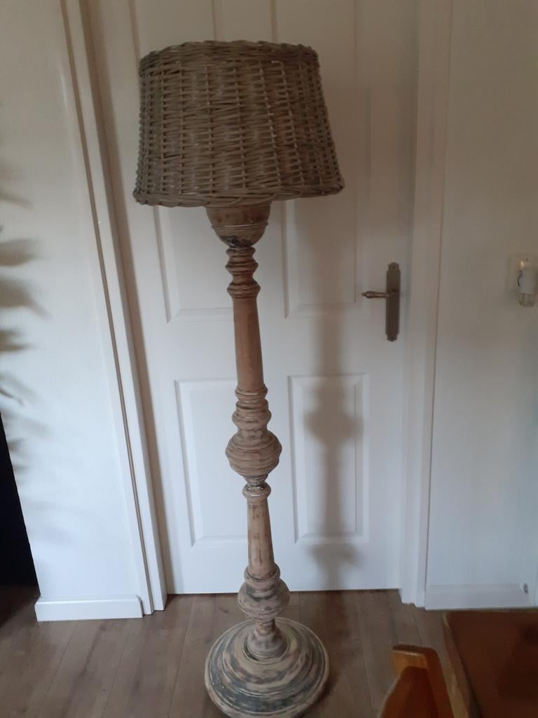 Vloerlamp met houten voet en rieten kap, Ophalen, 150 tot 200 cm