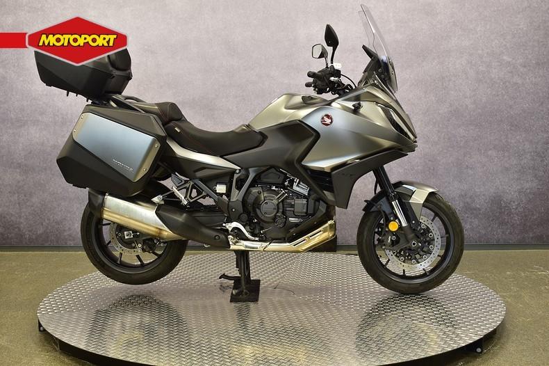 Honda NT 1100 DCT (bj 2022), Honda Motor Europe, Bedrijf, Crystal Bldng B-Unit B11.2 Rivium Blv200
2909 LK  Capelle aan den IJsel, NL