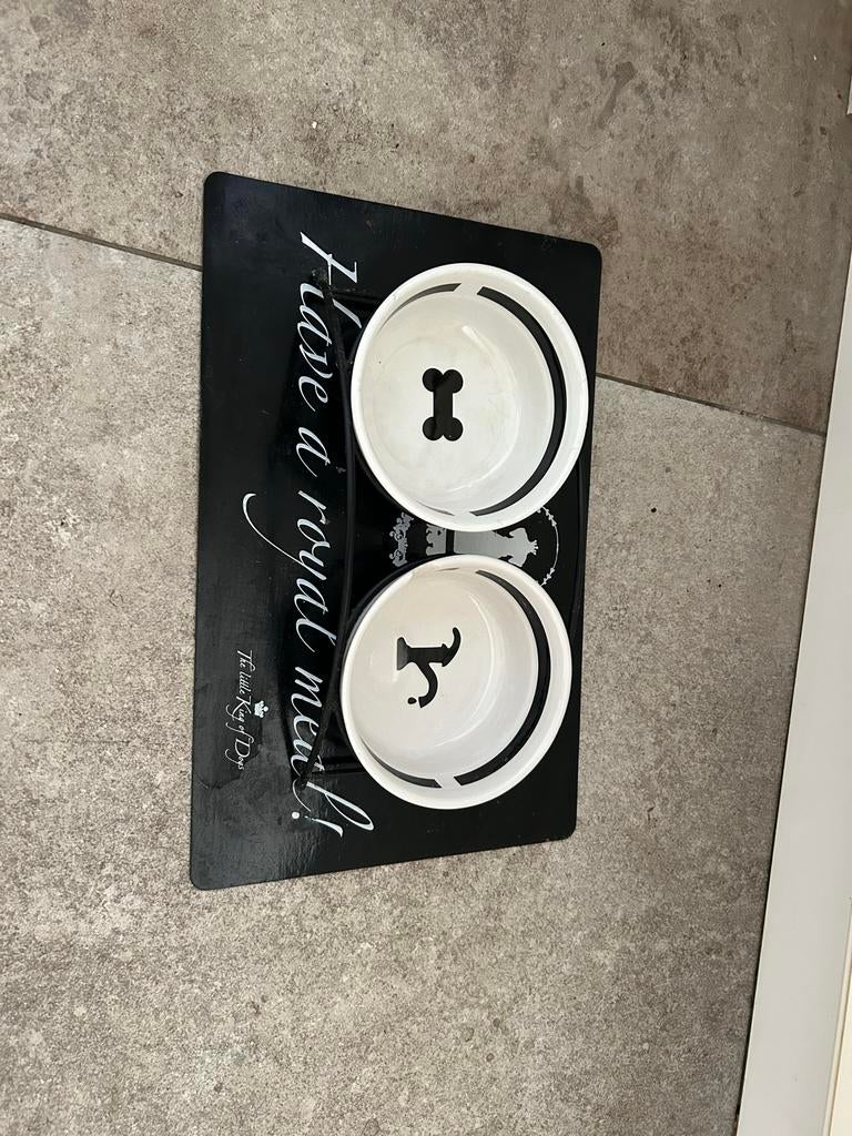 Mooie hondenvoerbak en drinkbak met knoeimatje, Ophalen, Anti-knoei, Zo goed als nieuw