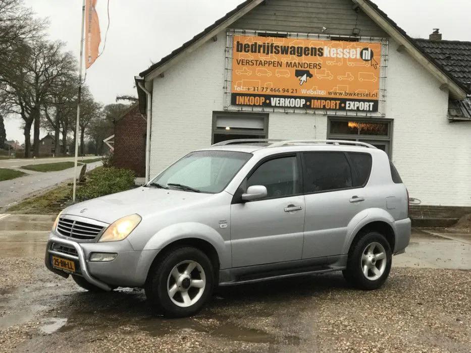 SsangYong Rexton RX290 5-cilinder 4x4 Airco Grijs kenteken, Auto's, SsangYong, Automaat, Gebruikt, Zwart, Diesel