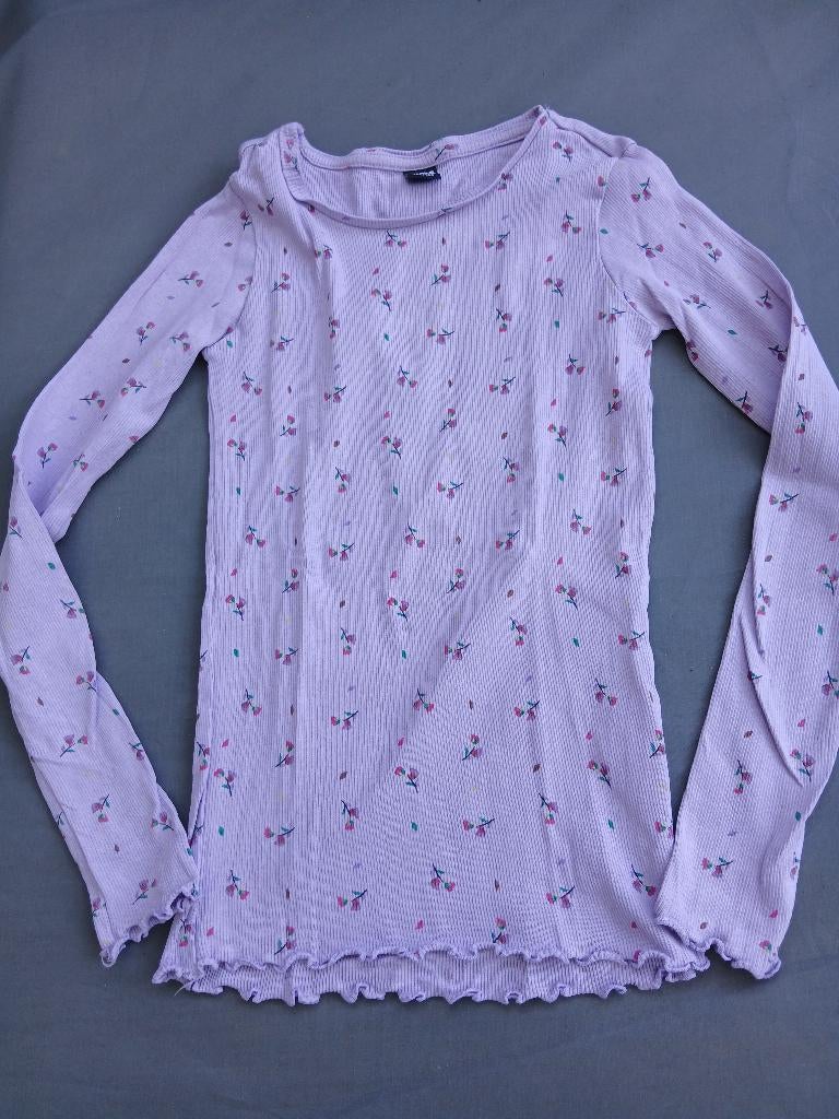 Paarse longsleeve met bloemenprintjes maat 134/140, Kinderen en Baby's, Kinderkleding | Maat 134, Ophalen of Verzenden, Gebruikt