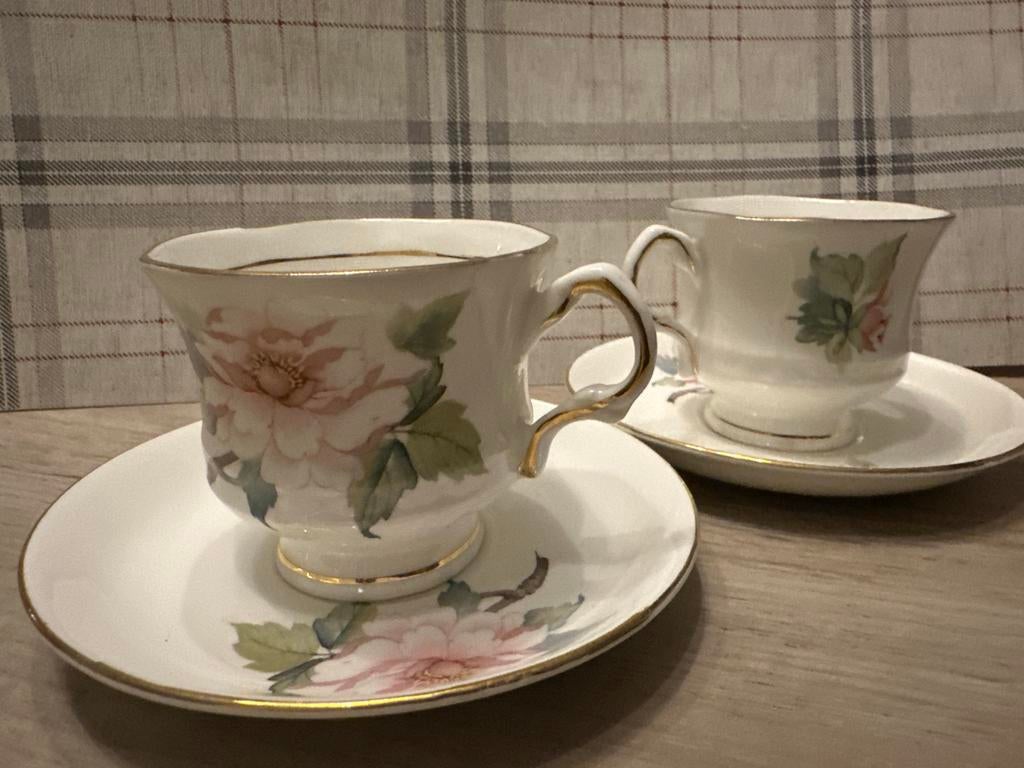 Balmoral Castle Bone China Kopjes en Schotels - Pioenroos, Gebruikt, Ophalen of Verzenden, Overige stijlen, Kop(pen) en/of Schotel(s)