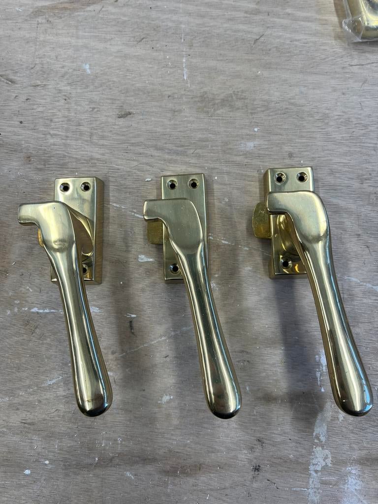 Messing Raam Sluiters nieuw, Ophalen, Zo goed als nieuw, Koper of Messing, Klink of Kruk