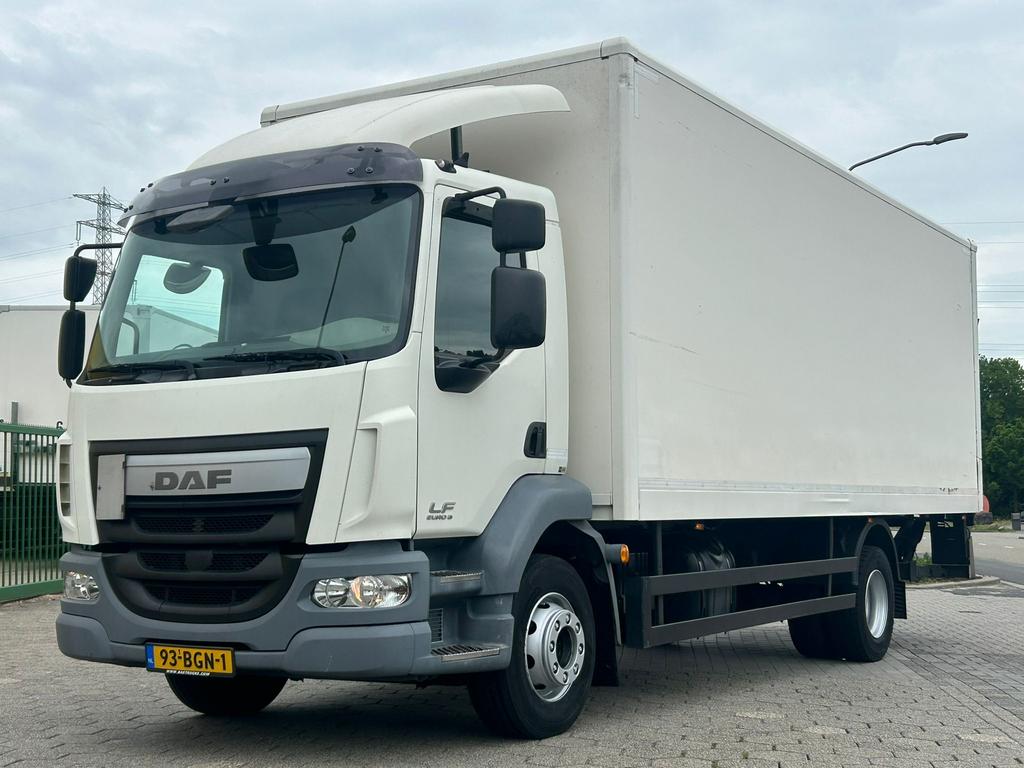 Vrachtwagen met laadklep te huur €575/week, Automaat, Achterwielaandrijving, Euro 6, Wit