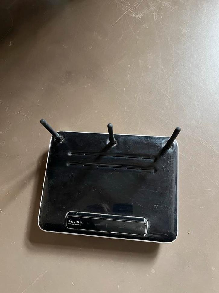 Belkin N300 Wireless Router - Goed werkend, Computers en Software, Routers en Modems, Gebruikt, Router, Ophalen of Verzenden