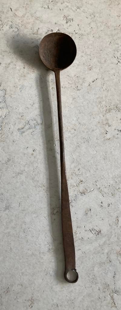 Zeer oude antieke metalen lepel / pollepel, handgemaakt, Ophalen of Verzenden