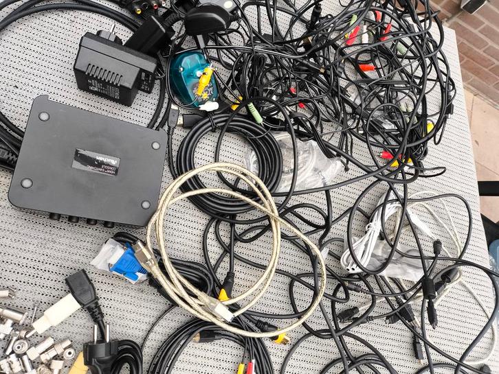 Grote partij audio, video en HDMI kabels, Audio, Tv en Foto, Audiokabels en Televisiekabels, Ophalen