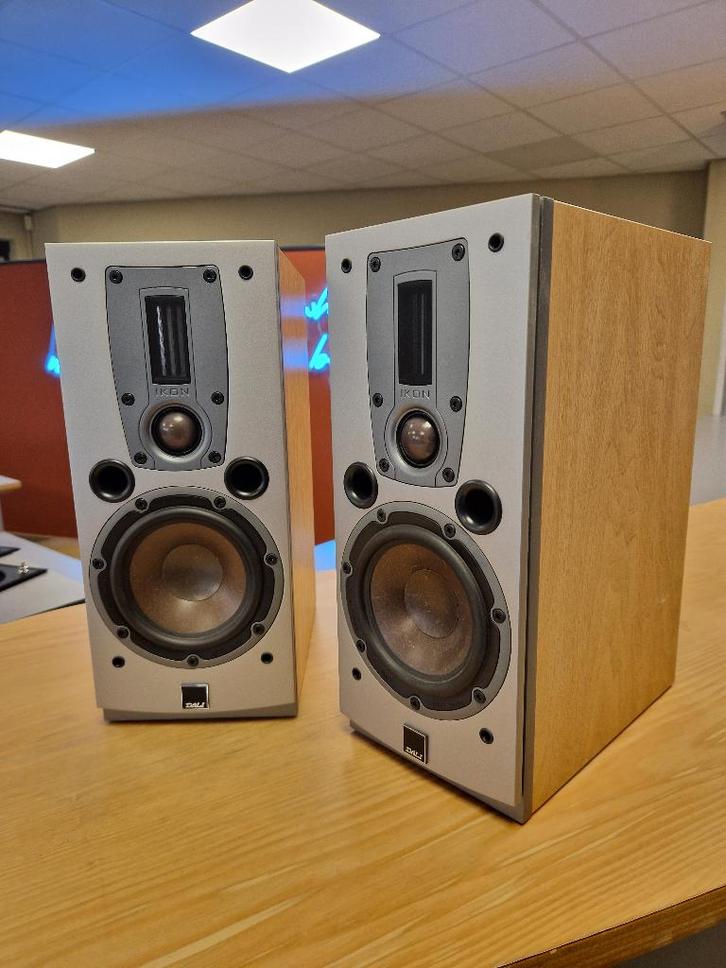 ✅ DALI Ikon 1 licht walnoot – zeer nette set, Audio, Tv en Foto, Luidsprekers, Zo goed als nieuw, Front, Rear of Stereo speakers