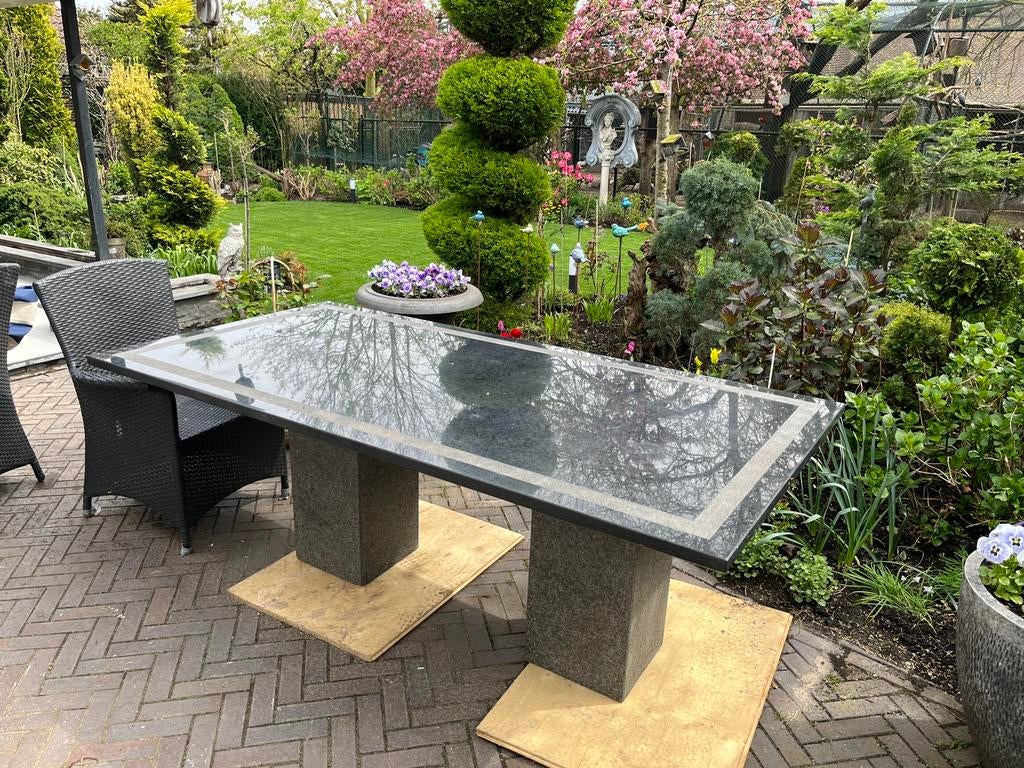 Natuursteen tuintafel te koop, Overige materialen, Eettafel, 6 zitplaatsen, Ophalen of Verzenden