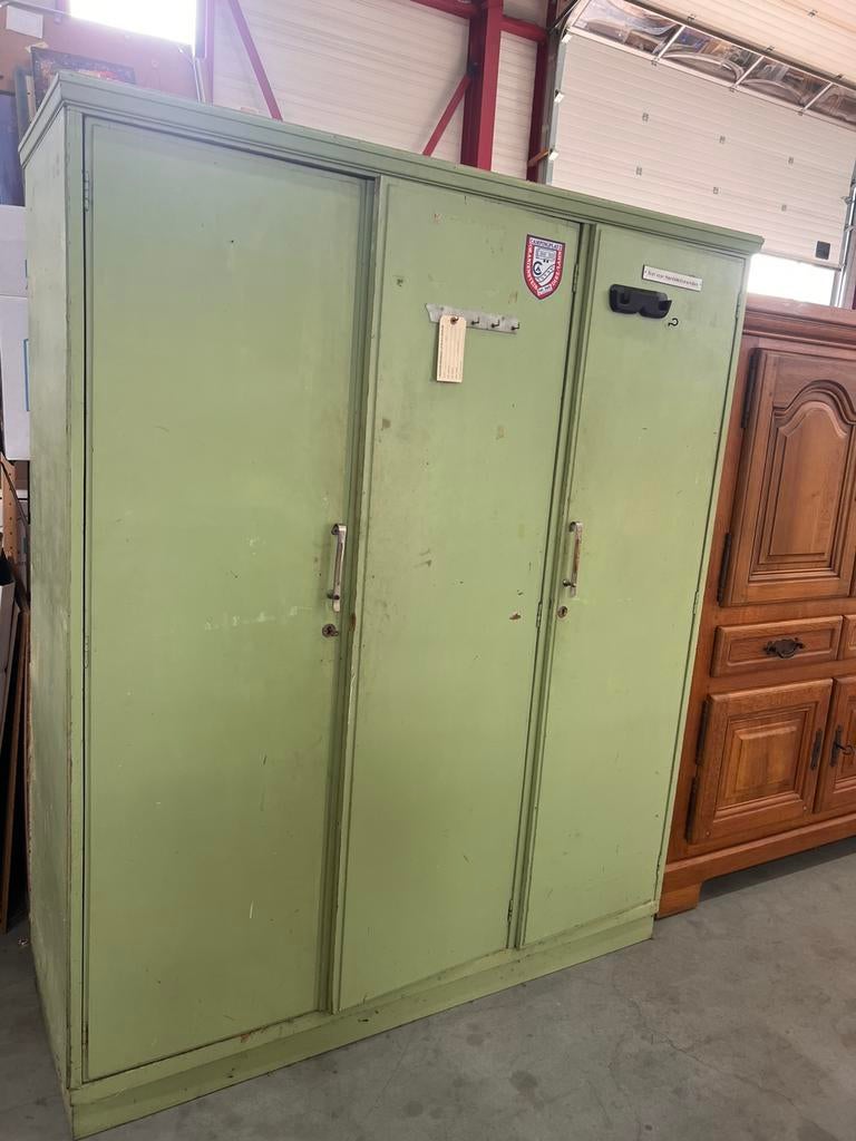 Vintage industriële houten kast – groen, Huis en Inrichting, Kasten | Lockerkasten, Ophalen of Verzenden