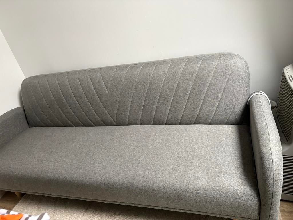 Grijze slaapbank met houten poten, Ophalen, Tweepersoons, Zo goed als nieuw, Overige maten