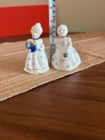 Beeldjes - Meisje met mandje en meisje met hondje, Ophalen of Verzenden, Gebruikt, Porselein, Beeldje(s)