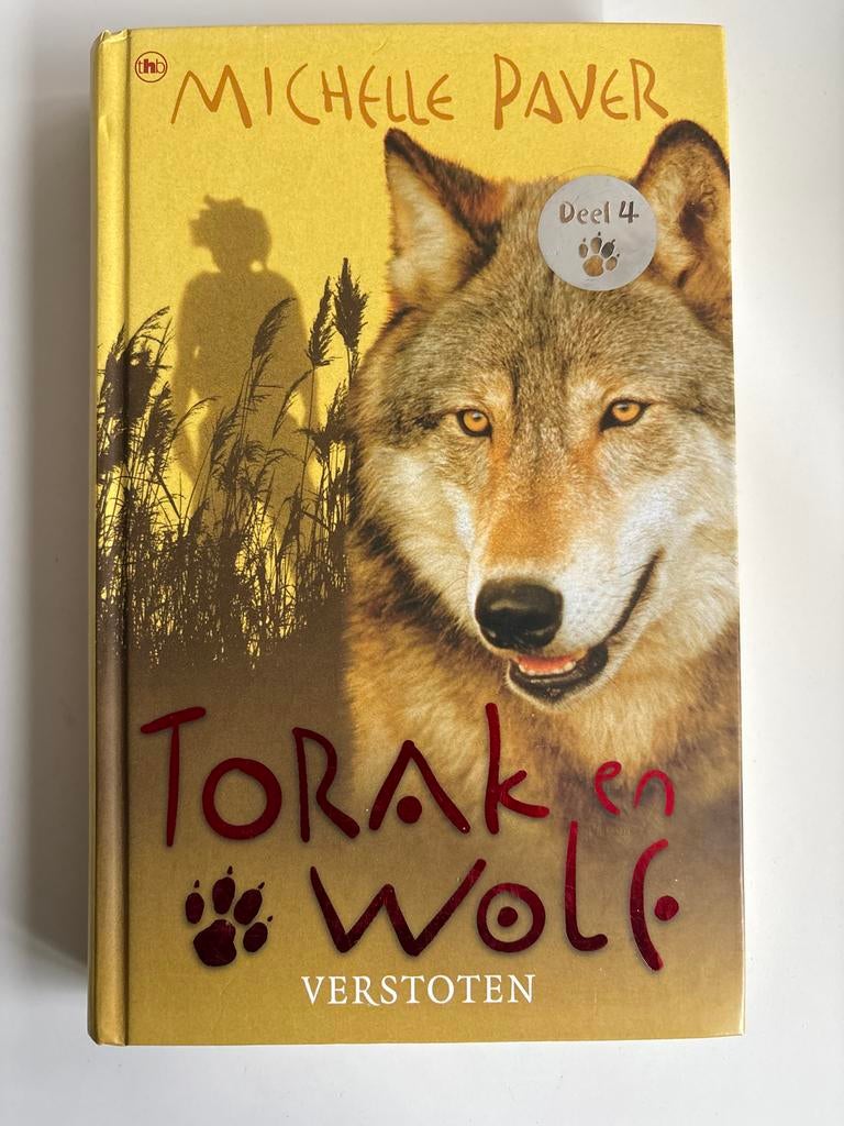 Torak en Wolf: Verstoten - Deel 4 Michelle Paver, Boeken, Ophalen of Verzenden, Zo goed als nieuw, Fictie