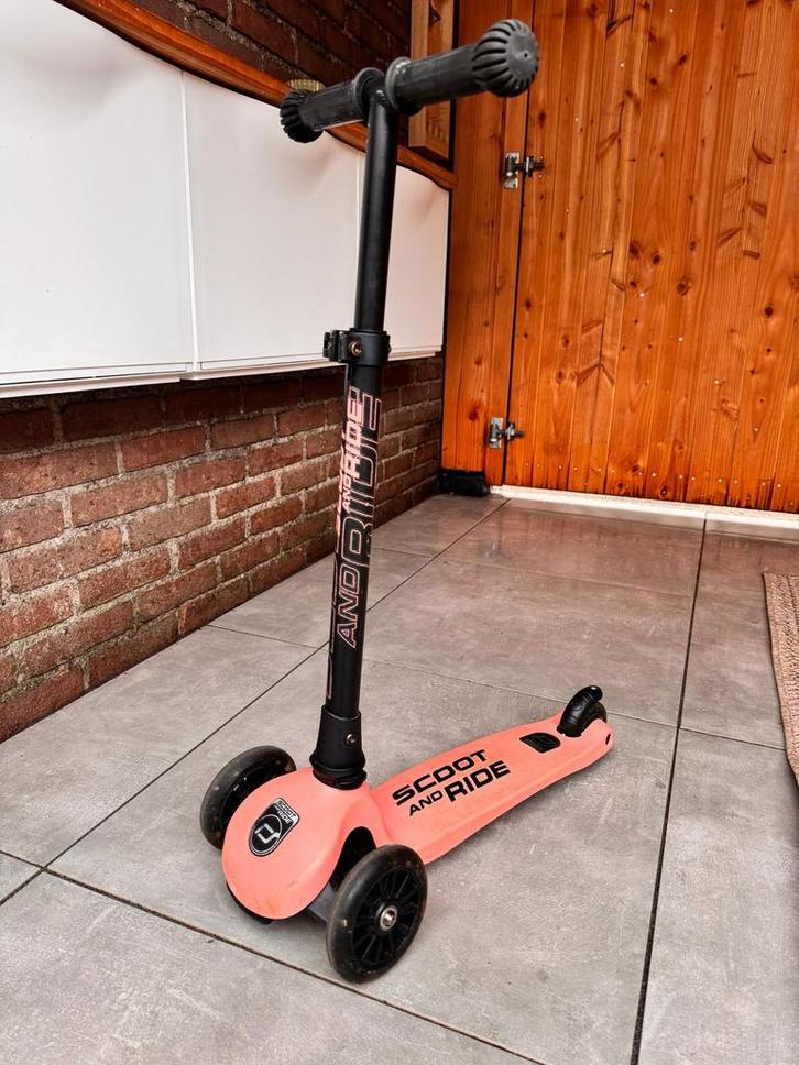 Kinderstep: Scoot&Ride Highwaykick 3 met lichtjes in wielen, Fietsen en Brommers, Steps, Zo goed als nieuw, Gewone step, Ophalen