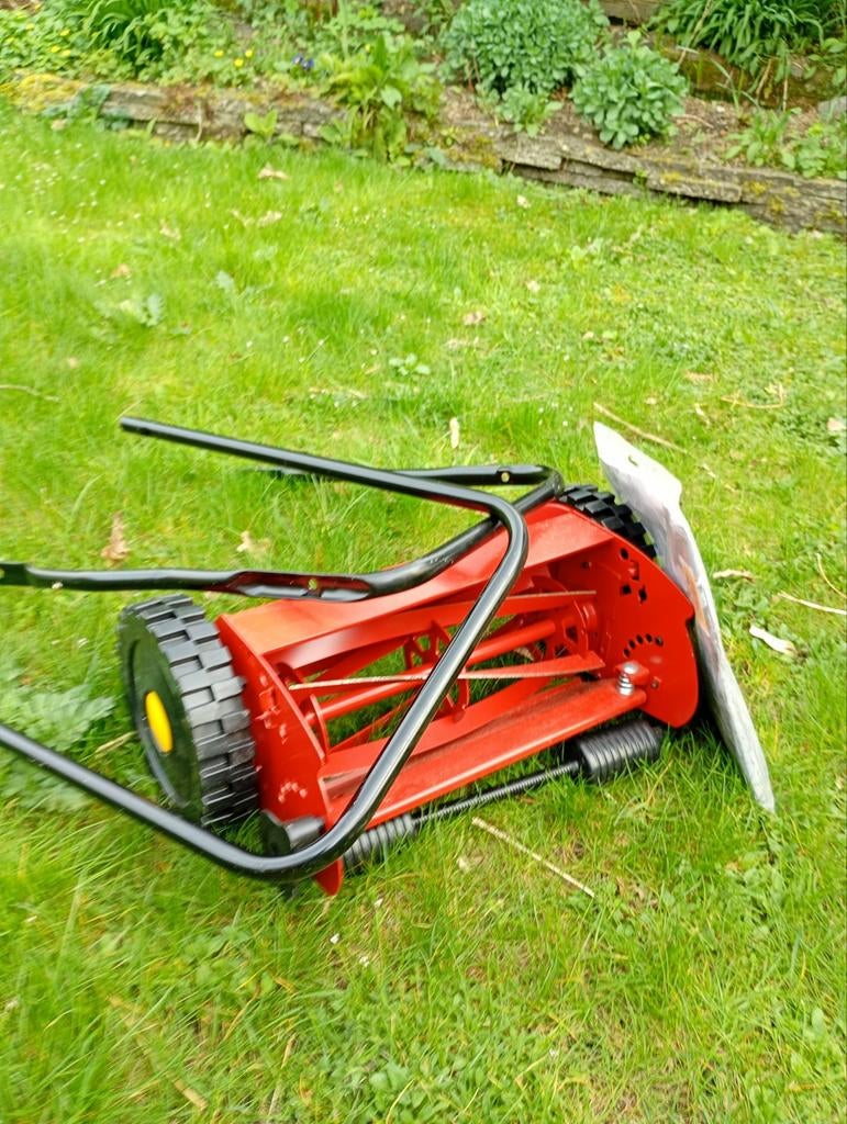 Nieuwe grasmaaier, Tuin en Terras, Gras en Kunstgras, Ophalen, Nieuw, Minder dan 10 m²