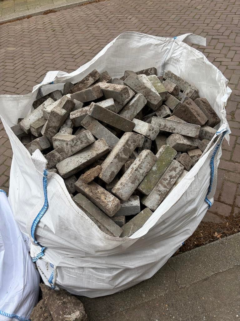 Grijze klinkers (20x5cm) - GRATIS vanaf straat, Tuin en Terras, Ophalen, Gebruikt, Klinkers, 10 m² of meer