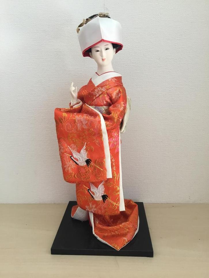 Japanse Geisha Pop in Oranje Kimono met Kraanvogels, Antiek en Kunst, Curiosa en Brocante, Ophalen of Verzenden