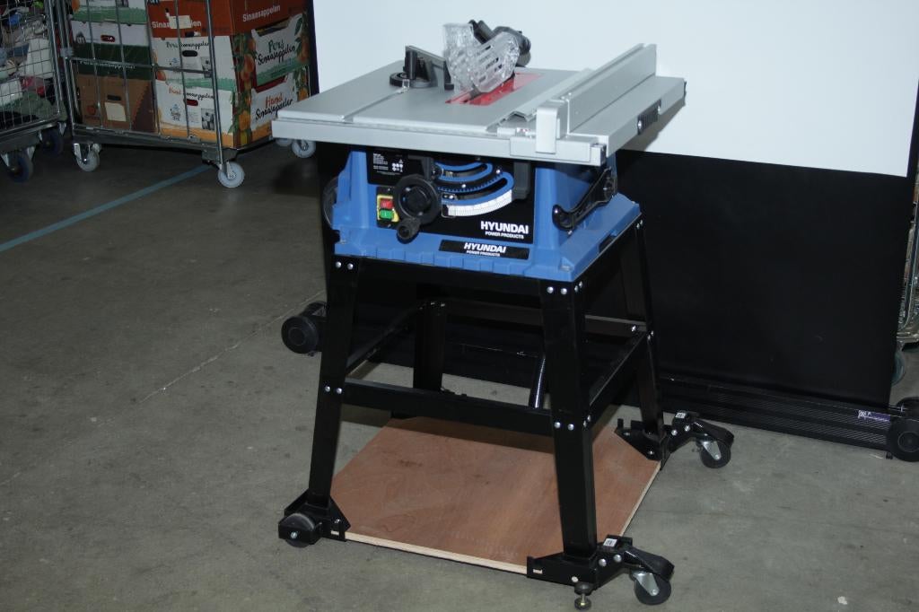 C07 Hyundai Cirkelzaagtafel 56373FH, Doe-het-zelf en Verbouw, Gereedschap | Zaagmachines, Ophalen, Gebruikt, Cirkelzaag, 70 mm of meer