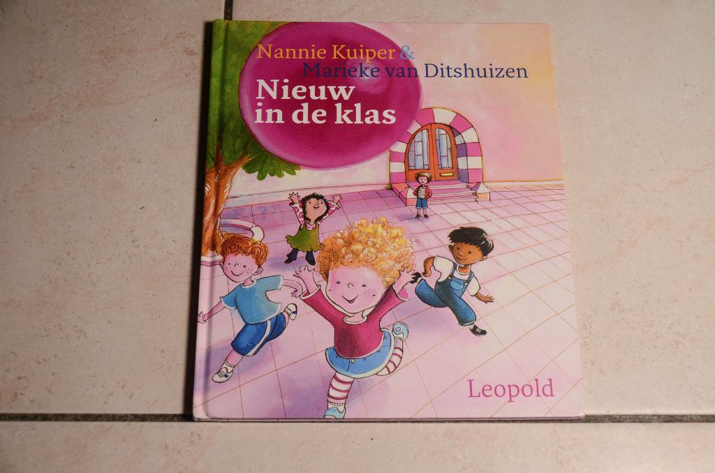 Nieuw in de klas / Nannie Kuiper & Marieke van Ditshuizen, Ophalen of Verzenden, Gelezen, Fictie algemeen, Voorleesboek