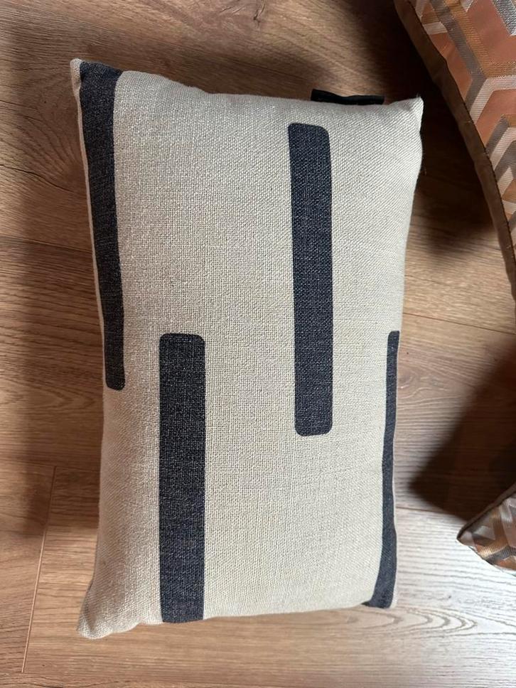 FEST Amsterdam Kussen - Beige met Zwarte Strepen, Huis en Inrichting, Woonaccessoires | Kussens, Gebruikt, Beige, Rechthoekig