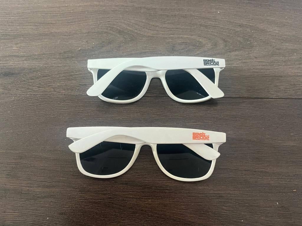 2 Beat The Bridge hardstyle zonnebrillen wit, Ophalen of Verzenden, Zo goed als nieuw, Wit, Overige merken