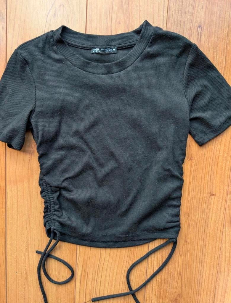 Leuke zwarte top van ZARA, maat M, Kleding | Dames, Tops, Zwart, Ophalen of Verzenden, Zo goed als nieuw, Korte mouw