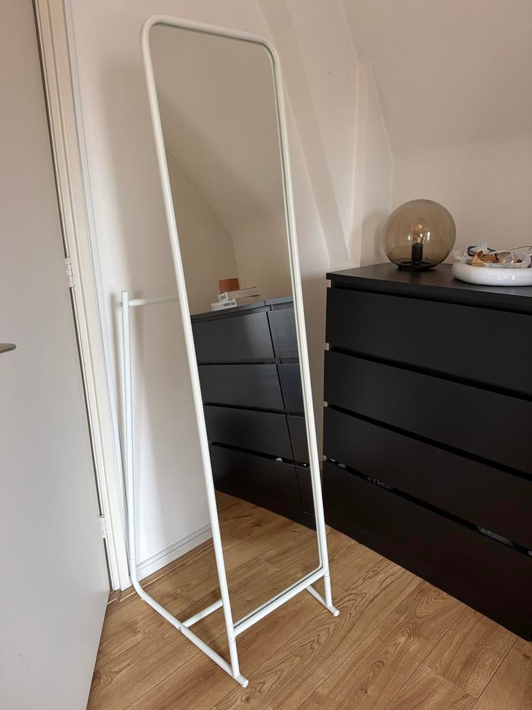IKEA KNAPPER spiegel met kledingrek, Ophalen, Minder dan 50 cm, Zo goed als nieuw, 150 tot 200 cm